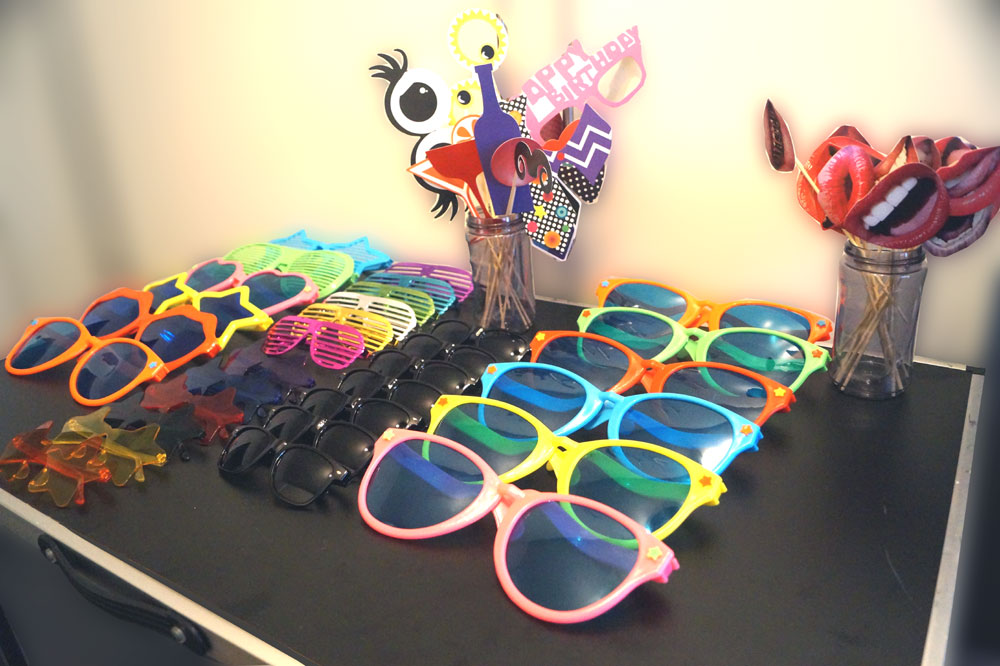 Utensilien für die Fotobox von DJ Markus (ma-music), Ihr mobiler Discjockey in Hannover und Umland, zu günstigen Preisen buchbar als DJ für Hochzeit, DJ für Geburtstag oder auch als Party DJ für andere Events wie Silberhochzeit, Abiball, Polterabend, Weihnachtsfeier uvm.